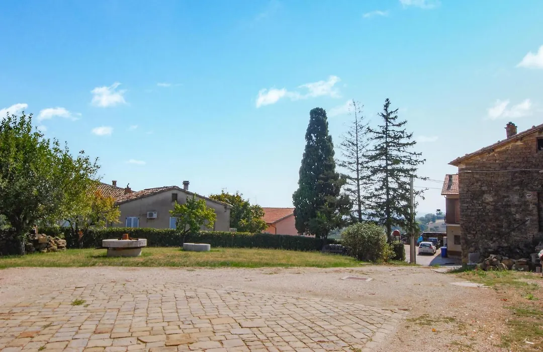 Lovely Home In Villa Torre Di Cingoli-1